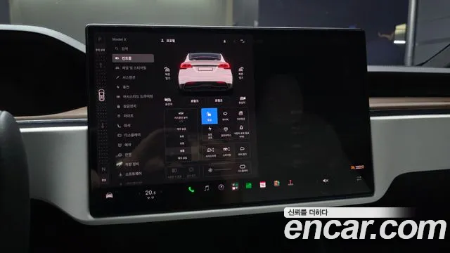 Tesla Model X — Фото автомобиля 15