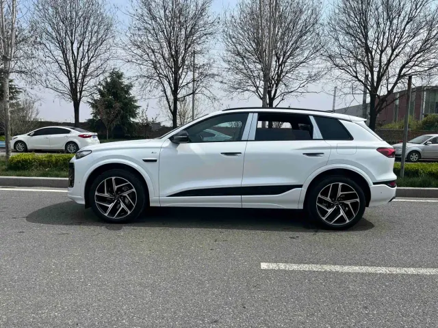 Audi Q6L e-tron — Фото автомобиля 16