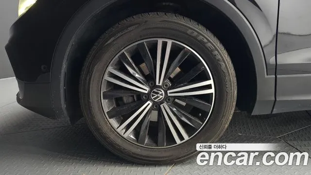 Volkswagen Tiguan Tiguan 2 поколение 2.0 TDI Premium — Фото автомобиля 5