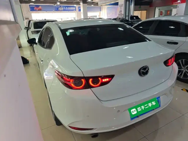Mazda Axela — Фото автомобиля 4