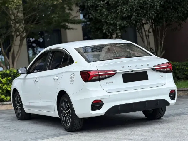 Roewe i5 — Фото автомобиля 10