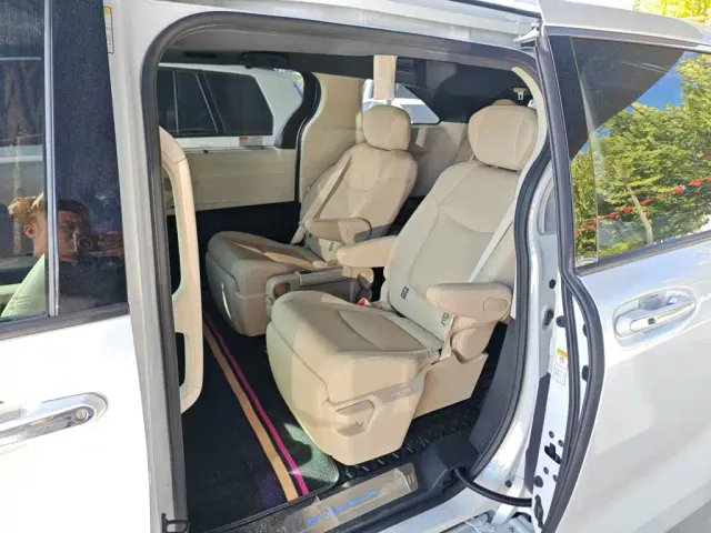 Toyota Sienna — Фото автомобиля 12