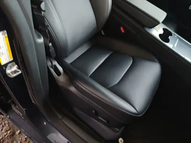 Tesla Model Y — Фото автомобиля 24