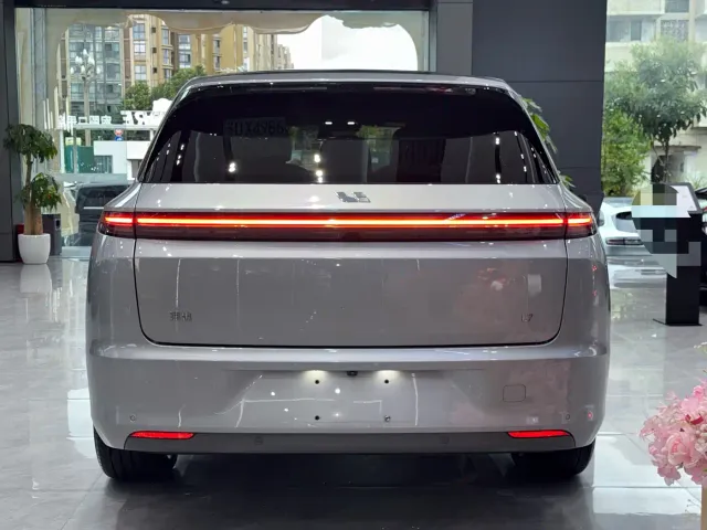 Li Auto L7 — Фото автомобиля 8
