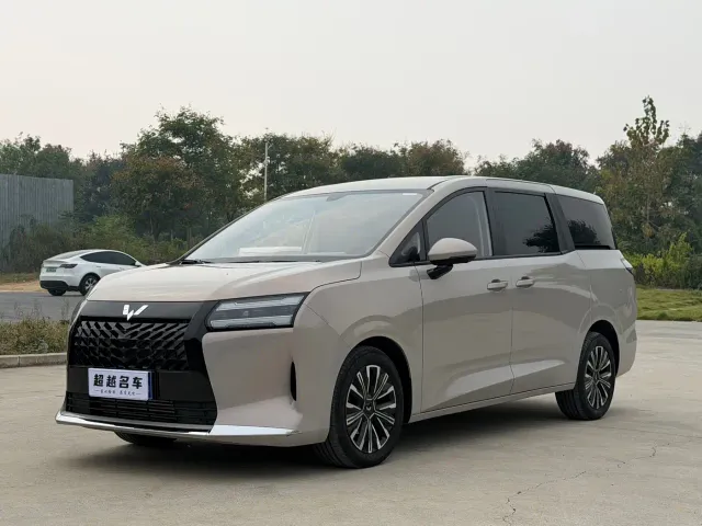 Фотография автомобиля — Wuling Starlight 730