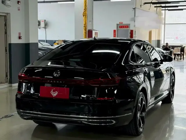 Volkswagen Passat — Фото автомобиля 9