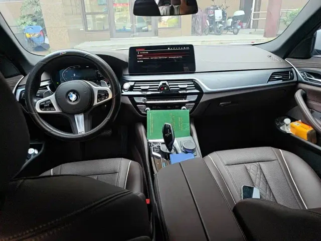 BMW 5 Series — Фото автомобиля 10