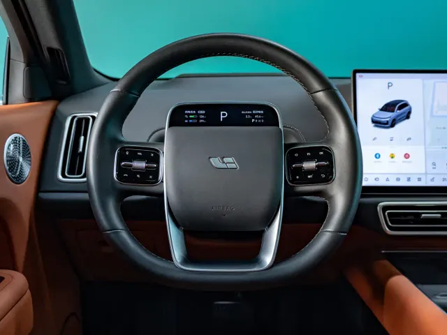 Li Auto L8 — Фото автомобиля 18