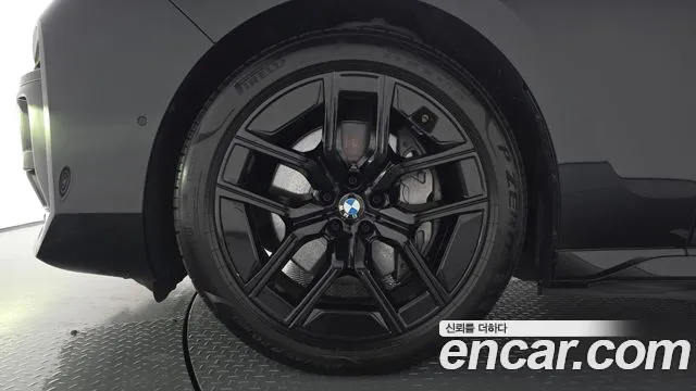 BMW i7 G70 — Фото автомобиля 5