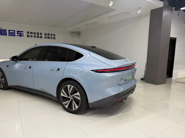 Nio ET5 — Фото автомобиля 6