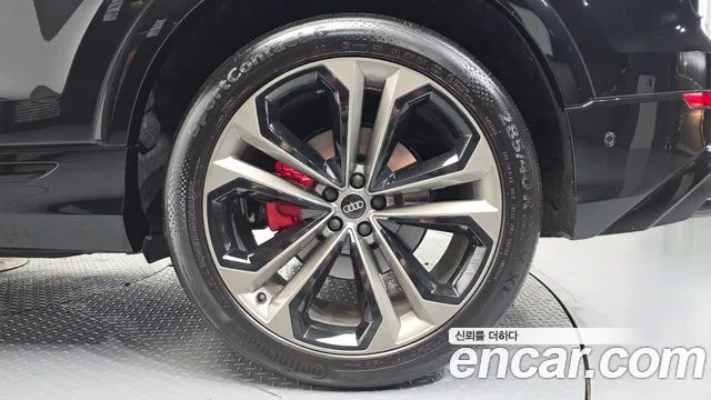 Audi Q8 55 TFSI quattro Premium — Фото автомобиля 17