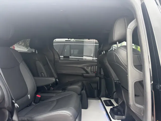 Toyota Sienna — Фото автомобиля 10