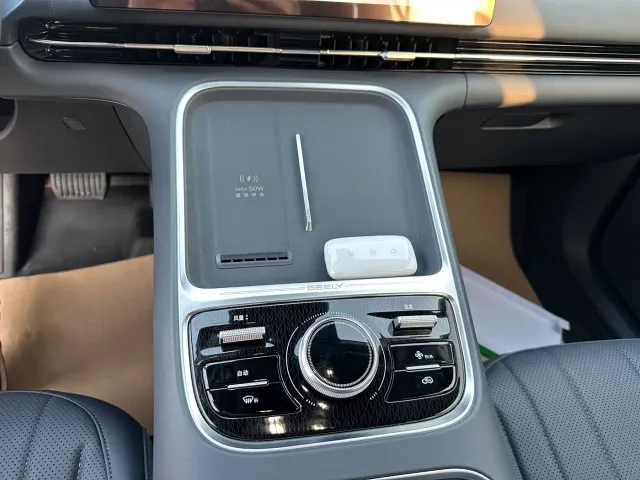 Geely Galaxy Starship 7 EM-i — Фото автомобиля 18