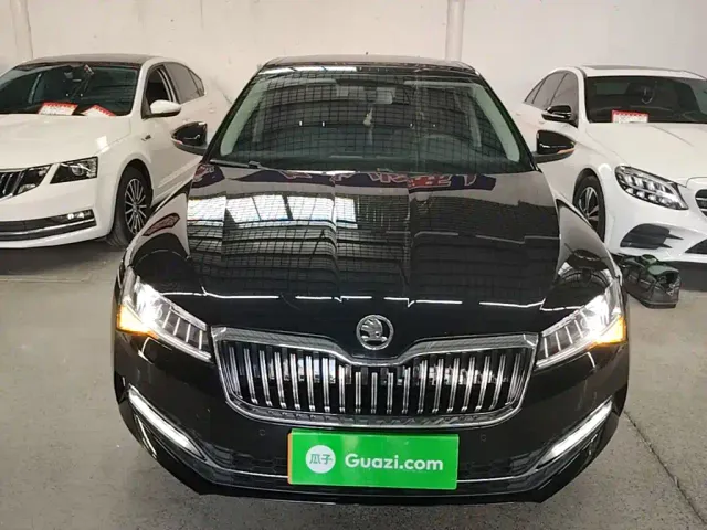 Skoda Superb — Фото автомобиля 2