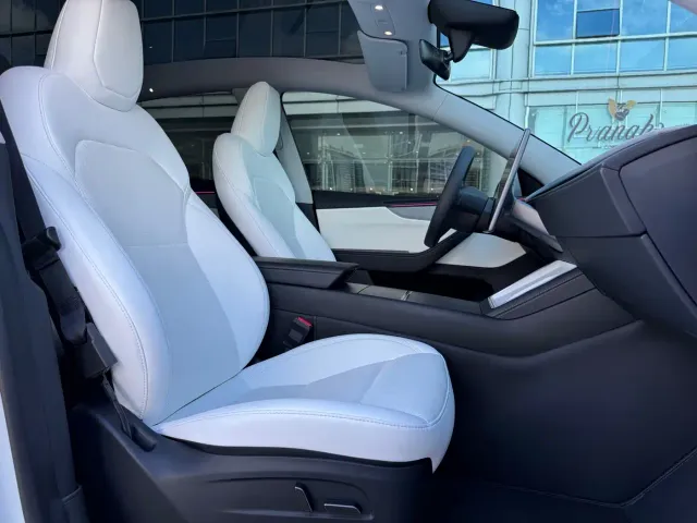 Tesla Model Y — Фото автомобиля 12