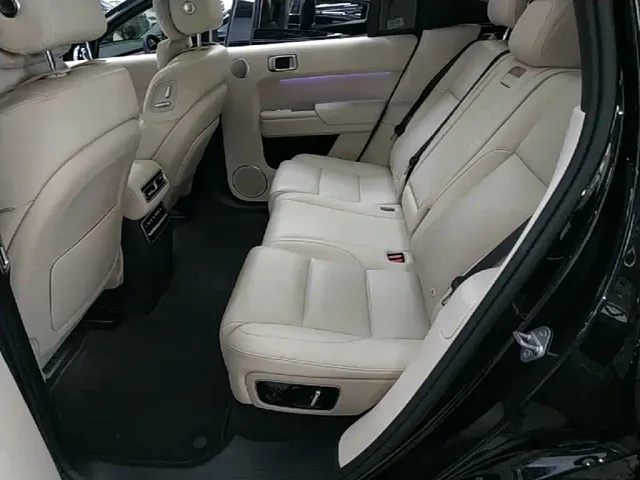 Li Auto L7 — Фото автомобиля 16