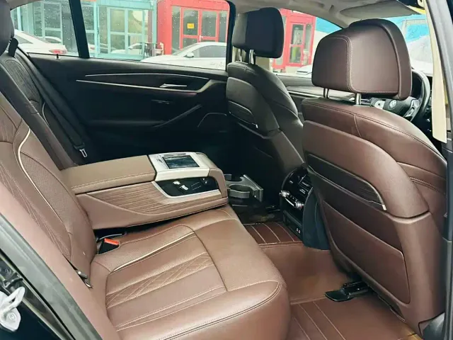 BMW 5 Series — Фото автомобиля 6