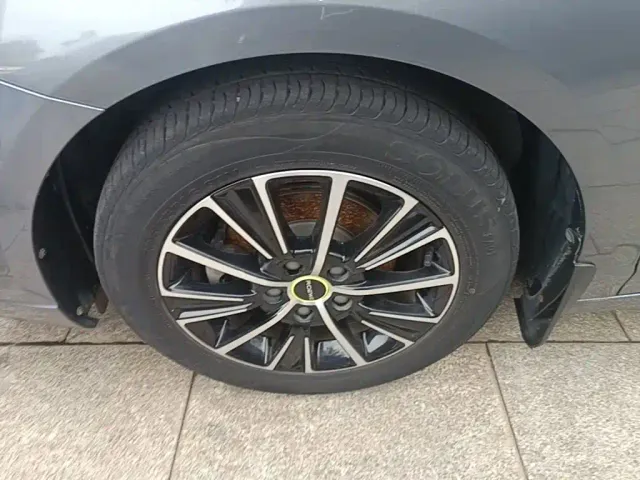 Roewe i5 — Фото автомобиля 22
