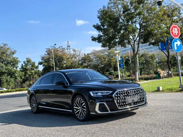 Audi A8 — Фото автомобиля 3