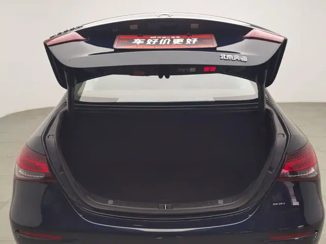 Mercedes-Benz E-Class — Фото автомобиля 16