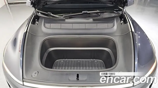 Tesla Model Y — Фото автомобиля 6