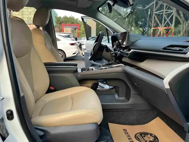 Toyota Sienna — Фото автомобиля 11