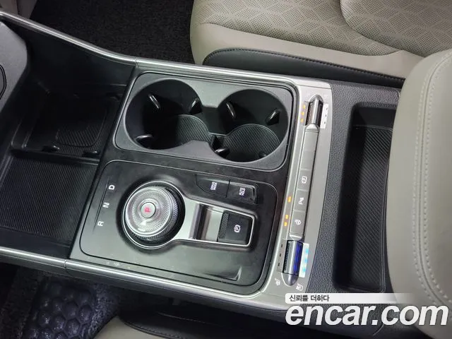 Kia Carnival Generation 4 — Фото автомобиля 12