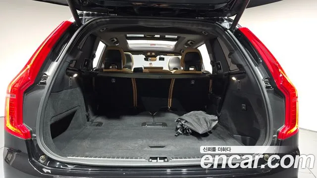 Volvo XC90 — Фото автомобиля 28