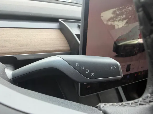 Tesla Model Y — Фото автомобиля 7