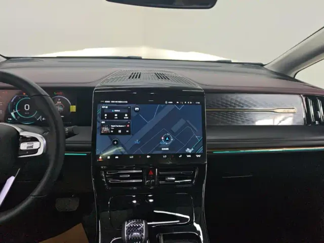 GAC Trumpchi M8 — Фото автомобиля 13