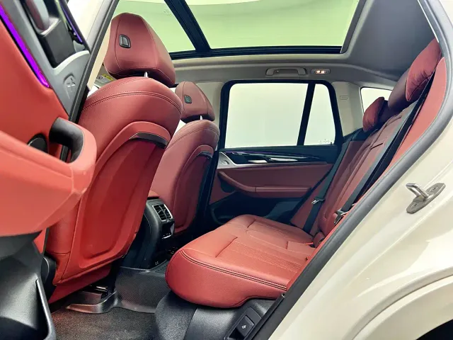 BMW iX3 — Фото автомобиля 11