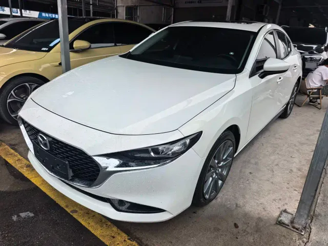 Mazda Axela — Фото автомобиля 3
