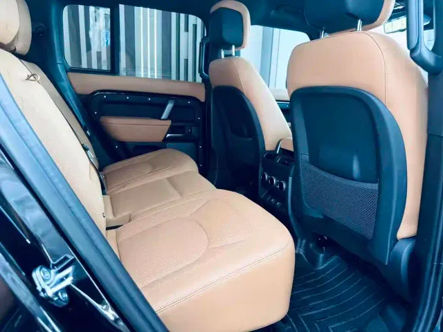 Land Rover Defender — Фото автомобиля 19