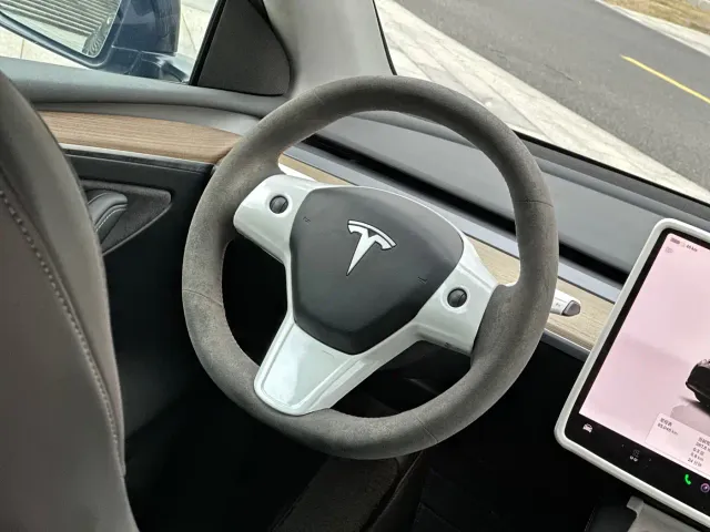 Tesla Model Y — Фото автомобиля 14