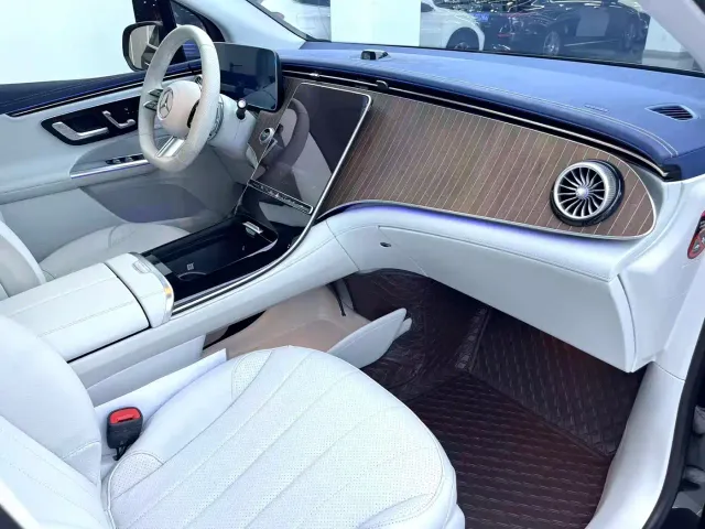 Mercedes-Benz EQE SUV — Фото автомобиля 13