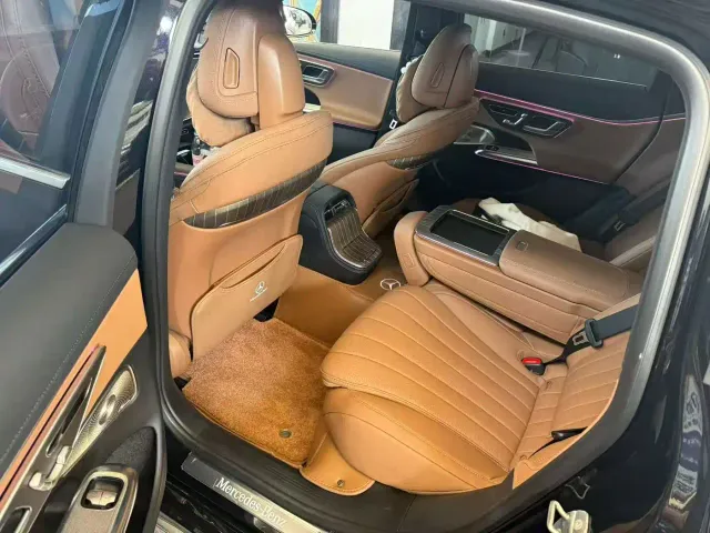 Mercedes-Benz E-Class — Фото автомобиля 3