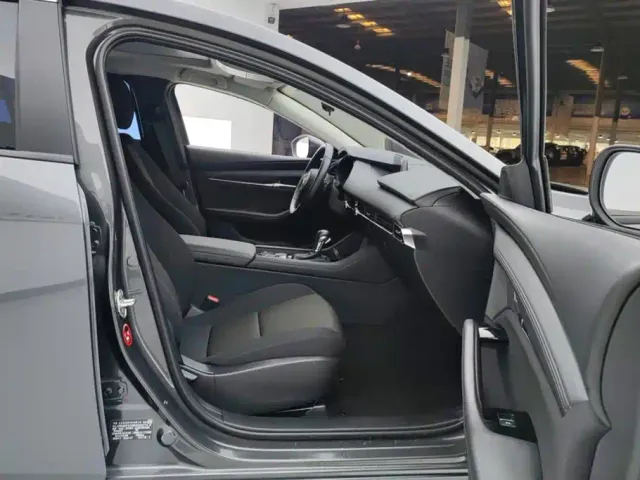 Mazda Axela — Фото автомобиля 8