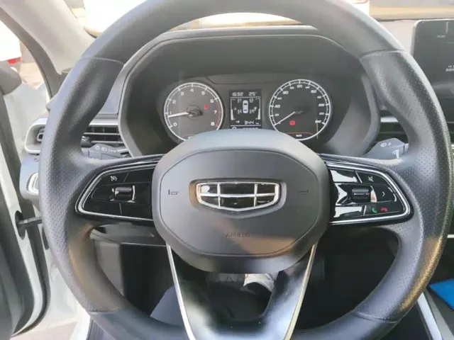 Geely Emgrand — Фото автомобиля 11