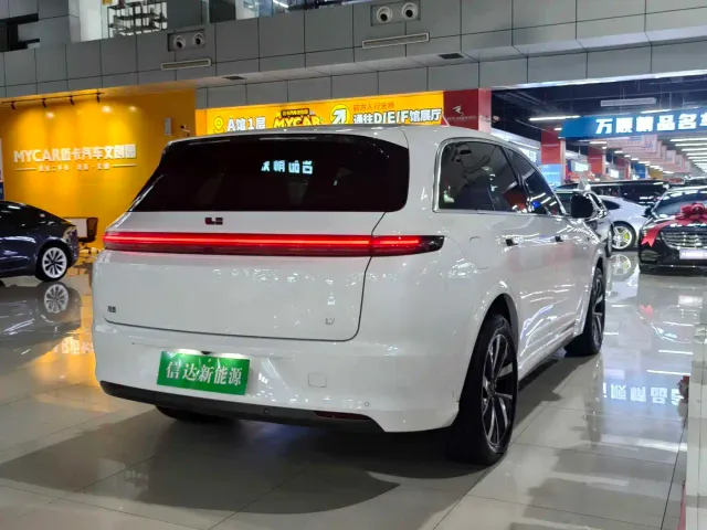 Li Auto L7 — Фото автомобиля 18