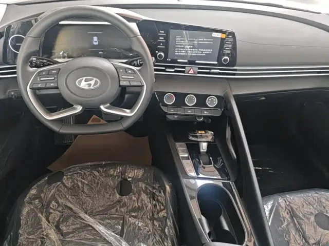 Hyundai Elantra — Фото автомобиля 9