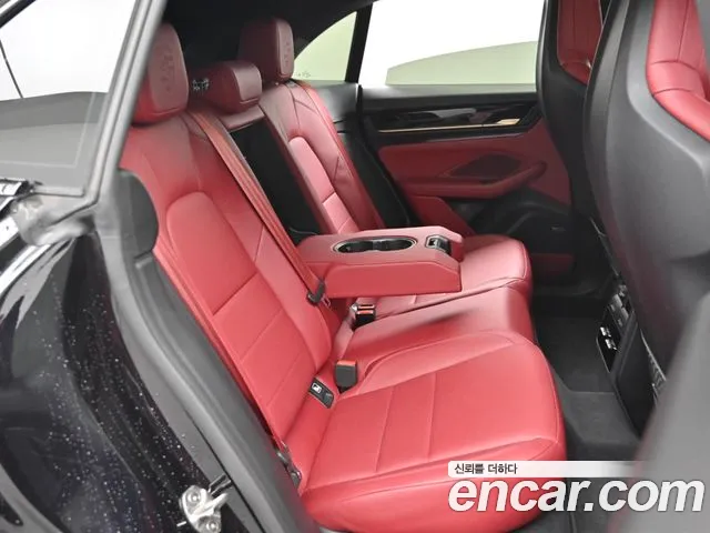 Porsche Macan Electric — Фото автомобиля 12
