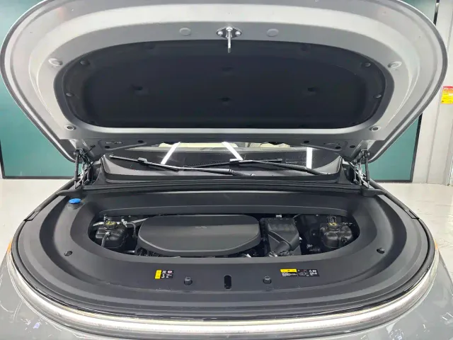 Li Auto Li L8 — Фото автомобиля 7