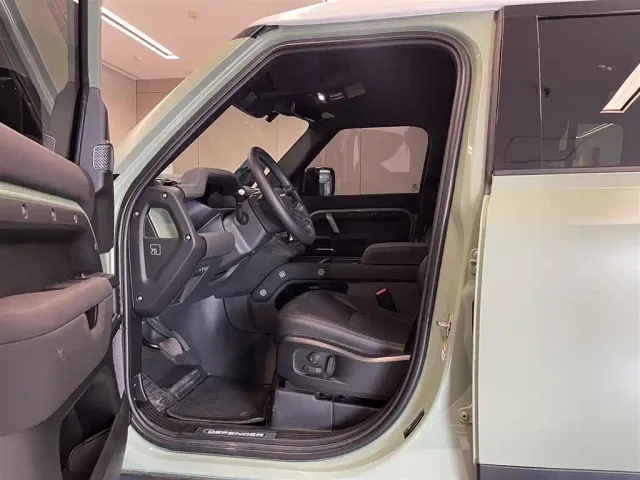Land Rover Defender — Фото автомобиля 22