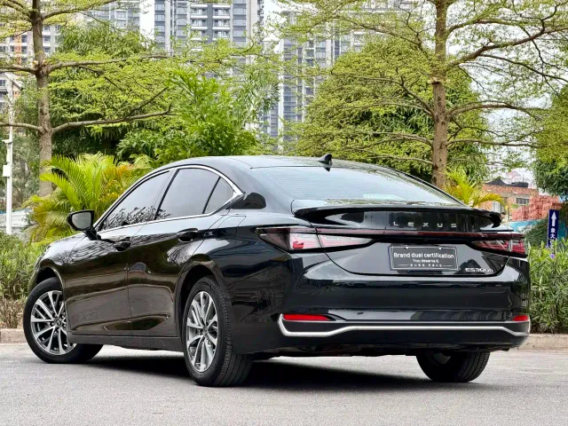 Lexus ES — Фото автомобиля 4