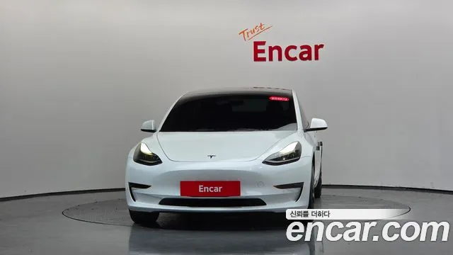Tesla Model 3 — Фото автомобиля 3