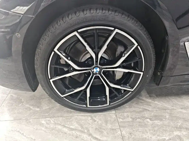 BMW 5 Series — Фото автомобиля 22