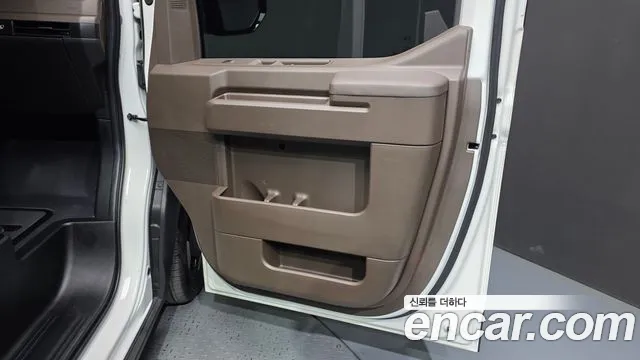 Kia PV5 — Фото автомобиля 21