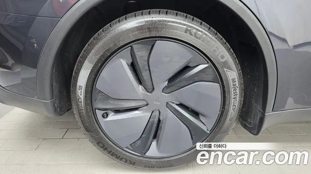 Tesla Model Y — Фото автомобиля 5