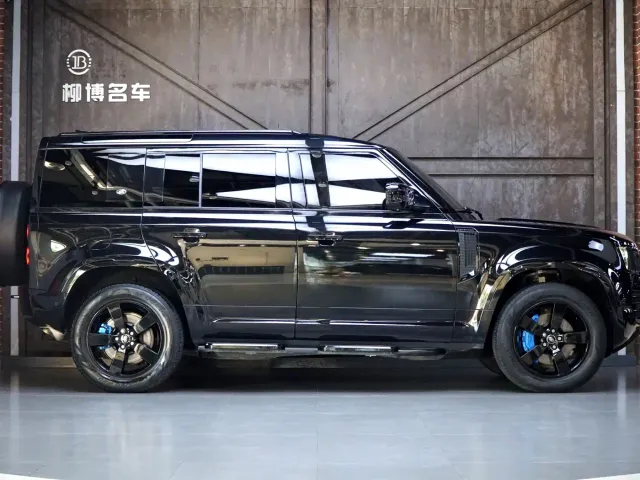 Land Rover Defender — Фото автомобиля 4