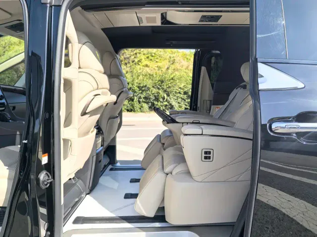 Toyota Alphard — Фото автомобиля 15